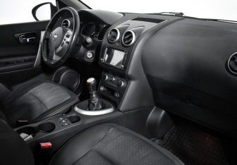 Подержанный автомобиль Nissan Qashqai+2 2013 года (12 фото)