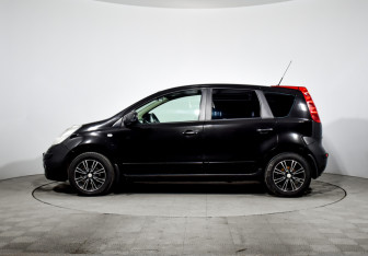 Подержанный автомобиль Nissan Note 2008 года (8 фото)