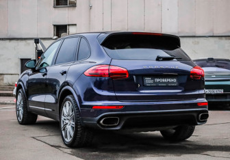 Подержанный автомобиль Porsche Cayenne 2017 года (9 фото)