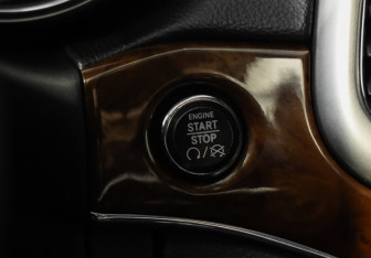 Подержанный автомобиль Jeep Grand Cherokee 2012 года (18 фото)
