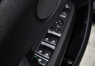 Подержанный автомобиль BMW X4 2015 года (16 фото)