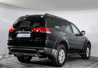 Подержанный автомобиль Mitsubishi Pajero Sport 2015 года (5 фото)