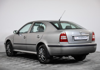 Подержанный автомобиль Skoda Octavia Liftback 2006 года (7 фото)