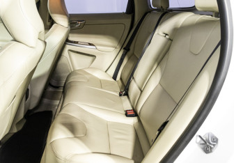 Подержанный автомобиль Volvo XC60 2016 года (10 фото)