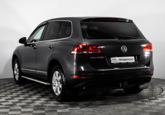 Подержанный автомобиль Volkswagen Touareg 2011 года (7 фото)