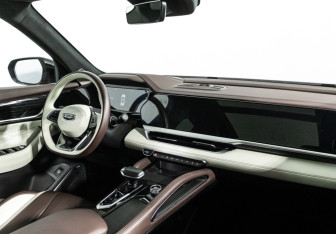 Подержанный автомобиль Geely Monjaro 2023 года (9 фото)