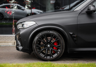Подержанный автомобиль BMW X5 M 2021 года (10 фото)
