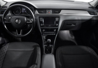 Подержанный автомобиль Skoda Rapid Liftback 2017 года (15 фото)