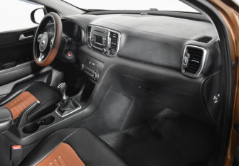 Подержанный автомобиль Kia Sportage 2017 года (12 фото)