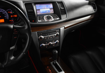 Подержанный автомобиль Nissan Teana 2010 года (21 фото)