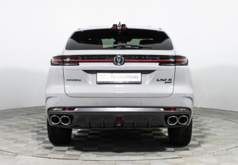 Подержанный автомобиль Changan UNI-K 2023 года (6 фото)