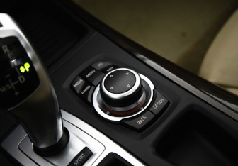 Подержанный автомобиль BMW X5 2013 года (13 фото)