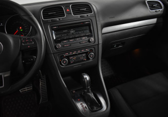 Подержанный автомобиль Volkswagen Golf Hatchback 2011 года (19 фото)