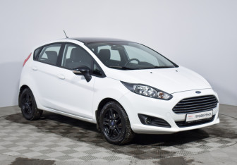 Подержанный автомобиль Ford Fiesta Hatchback 2017 года (3 фото)