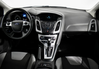 Подержанный автомобиль Ford Focus Sedan 2014 года (13 фото)