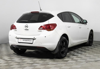Подержанный автомобиль Opel Astra Hatchback 2012 года (5 фото)