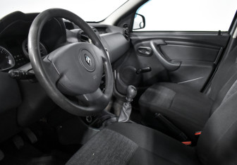 Подержанный автомобиль Renault Duster 2014 года (8 фото)
