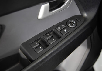 Подержанный автомобиль Kia Sportage 2011 года (20 фото)