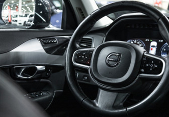 Подержанный автомобиль Volvo XC90 2021 года (15 фото)
