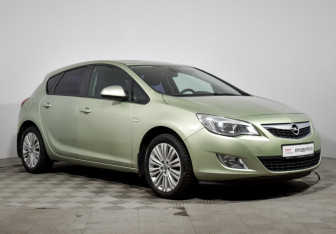 Подержанный автомобиль Opel Astra Hatchback 2011 года (3 фото)