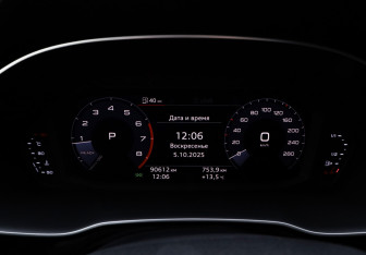 Подержанный автомобиль Audi Q3 2019 года (19 фото)