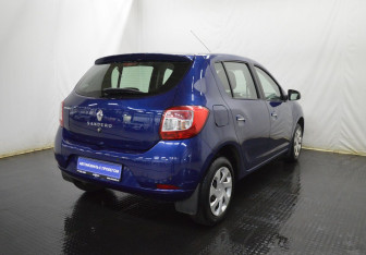 Подержанный автомобиль Renault Sandero 2016 года (5 фото)