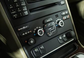 Подержанный автомобиль Volvo XC90 2012 года (15 фото)