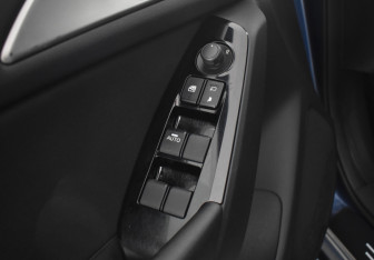 Подержанный автомобиль Mazda 3 Sedan 2017 года (19 фото)