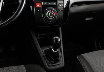 Подержанный автомобиль Kia Venga 2012 года (12 фото)