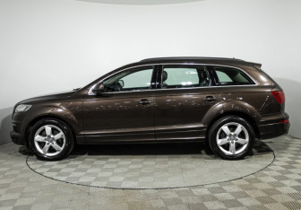 Подержанный автомобиль Audi Q7 2012 года (8 фото)