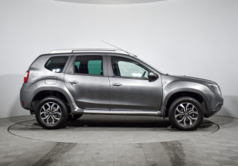 Подержанный автомобиль Nissan Terrano 2015 года (4 фото)