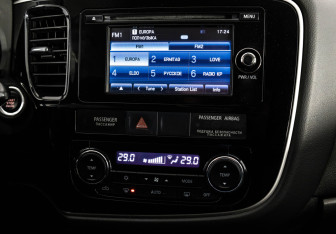 Подержанный автомобиль Mitsubishi Outlander 2013 года (15 фото)