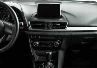 Подержанный автомобиль Mazda 3 Hatchback 2014 года (14 фото)