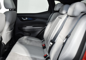Подержанный автомобиль Nissan Qashqai 2017 года (13 фото)