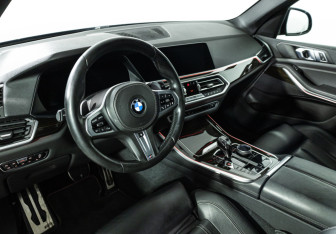 Подержанный автомобиль BMW X5 2019 года (11 фото)