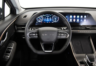 Подержанный автомобиль Omoda C5 2024 года (10 фото)