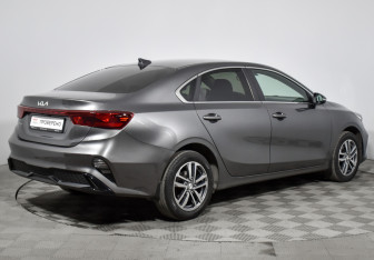 Подержанный автомобиль Kia Cerato Sedan 2022 года (5 фото)