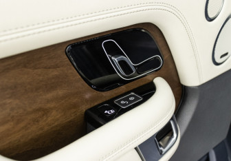 Подержанный автомобиль Land Rover Range Rover 2018 года (19 фото)