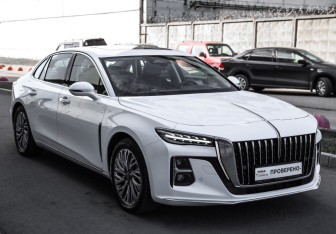 Подержанный автомобиль Hongqi H5 2023 года (5 фото)