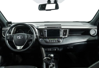 Подержанный автомобиль Toyota RAV4 2019 года (25 фото)