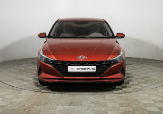 Подержанный автомобиль Hyundai Elantra Sedan 2022 года (2 фото)