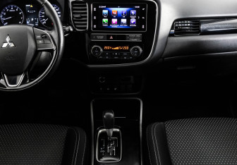 Подержанный автомобиль Mitsubishi Outlander 2019 года (14 фото)