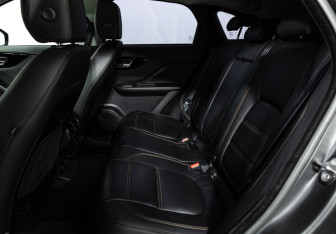 Подержанный автомобиль Jaguar F-Pace 2018 года (10 фото)