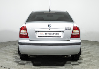 Подержанный автомобиль Skoda Octavia Liftback 2010 года (6 фото)