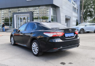 Подержанный автомобиль Toyota Camry Sedan 2021 года (6 фото)