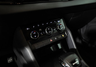 Подержанный автомобиль Skoda Karoq 2021 года (16 фото)