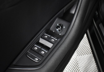 Подержанный автомобиль Audi A4 Sedan 2018 года (10 фото)