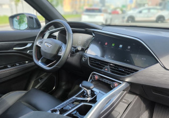 Подержанный автомобиль Geely Tugella 2023 года (13 фото)