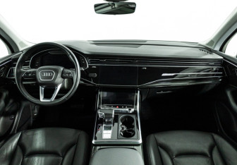 Подержанный автомобиль Audi Q7 2021 года (13 фото)