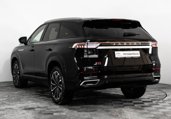 Подержанный автомобиль Jaecoo J8 2024 года (8 фото)